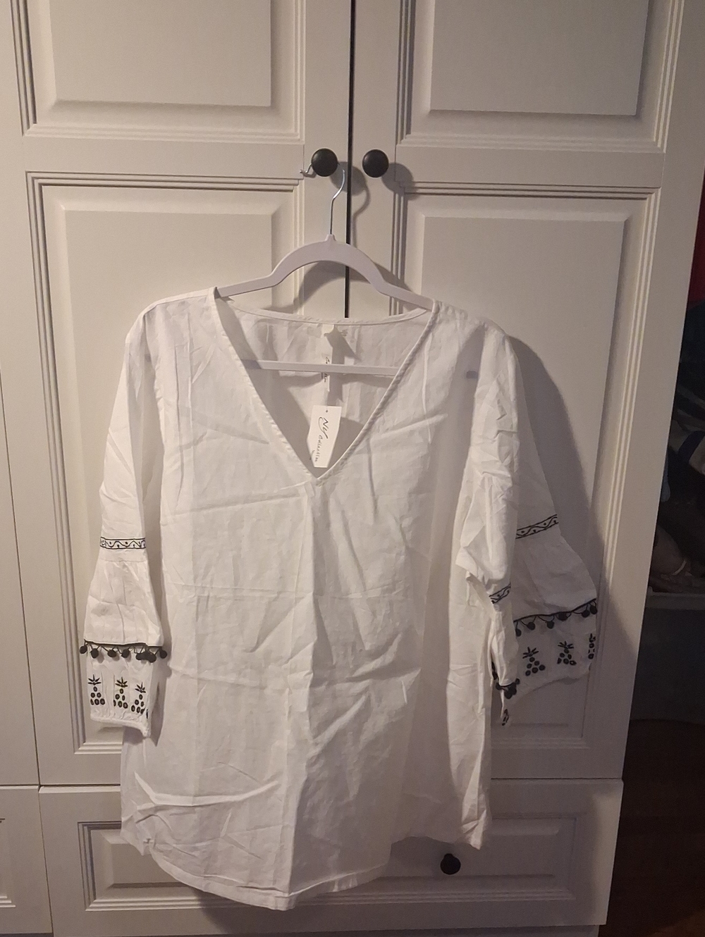 NY Collection White Embroidered V-Neck Women's Top